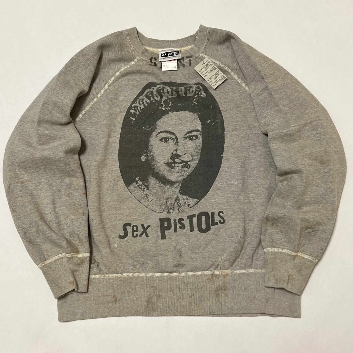SAINT Mxxxxxx x SEX PISTOLS QUEEN SP_CREW SWT/GRAY band co-branded retro sweatshirt Queen's distressed sweatshirt with holes Distressed gray S-XL Retro distressed distressed hole wash treatment Hand-made graffiti treatment Factory four-needle six-thread boneless sewing Correct co-branded collar label/correct fruit label/wash water label/little angel label